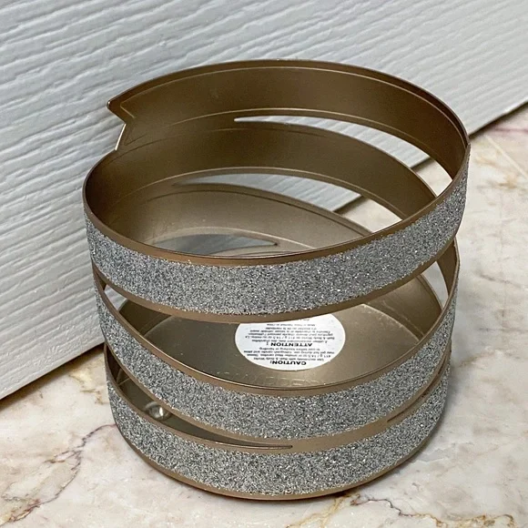 BRAND NEW Bath & Body Works Winter Silver Glitter Ribbon 3 Wick Candle Holder - Picture 2 of 3